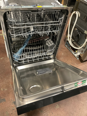 Dishwasher of model GDF670SYVFS. Image # 2: GE® Fingerprint Resistant Front Control with Stainless Steel Interior Dishwasher with Sanitize Cycle