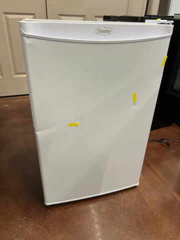 Freezer of model DUFM032A3WDB. Image # 2: Danby 3.2 cu ft. Upright Freezer