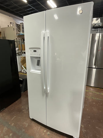 Refrigerator of model GSS25GGPWW. Image # 1: GE® 25.3 Cu. Ft. Side-By-Side Refrigerator