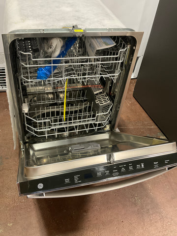 Dishwasher of model GDT645SYNFS. Image # 2: GE® Fingerprint Resistant Top Control with Stainless Steel Interior Dishwasher with Sanitize Cycle & Dry Boost with Fan Assist