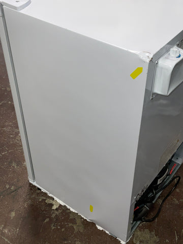 Freezer of model DUFM032A3WDB. Image # 4: Danby 3.2 cu ft. Upright Freezer