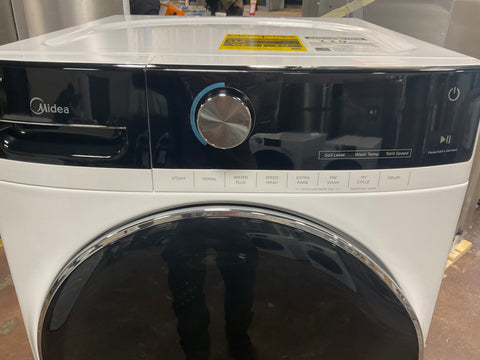 Washer of model MLH52S7AWW. Image # 2: Midea 5.2 Cu. Ft. Capacity Front Load Washer White
