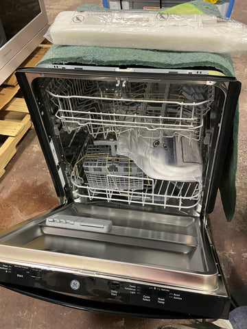 Dishwasher of model GDT226SGLBB. Image # 2: GE® ADA Compliant Stainless Steel Interior Dishwasher with Sanitize Cycle