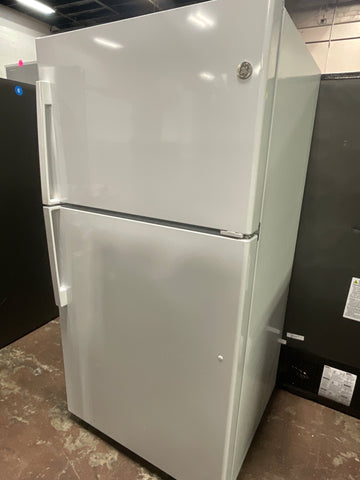 Refrigerator of model GTS22KGNRWW. Image # 1: GE® 21.9 Cu. Ft. Top-Freezer Refrigerator