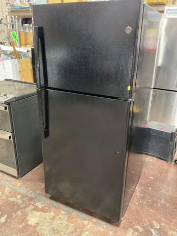 Refrigerator of model GTE19DTNRBB. Image # 1: GE® ENERGY STAR® 19.2 Cu. Ft. Top-Freezer Refrigerator