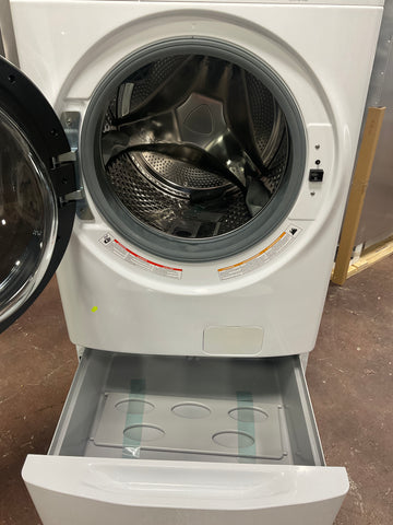 Washer of model MLH52S7AWW. Image # 3: Midea 5.2 Cu. Ft. Capacity Front Load Washer White