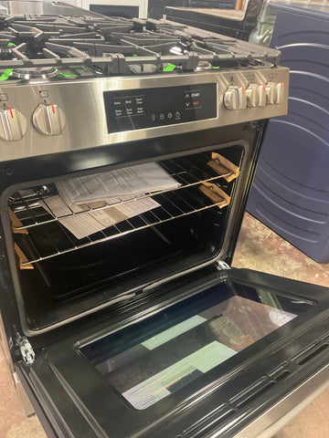Range of model FCFG3062AS. Image # 3: Frigidaire 30" Gas Range with Steam Clean