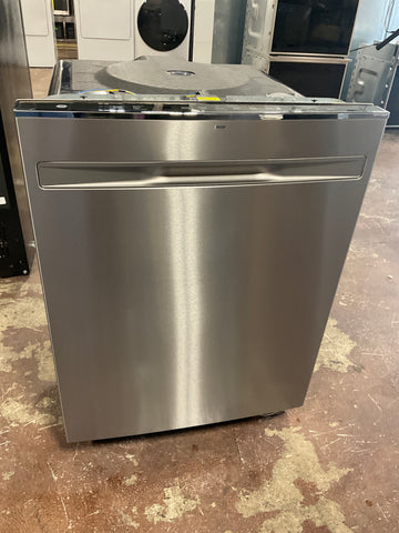 Dishwasher of model GDP645SYNFS. Image # 1: GE® Fingerprint Resistant Top Control with Stainless Steel Interior Dishwasher with Sanitize Cycle & Dry Boost
