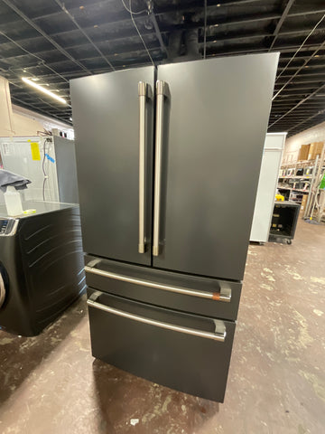 Refrigerator of model CGE29DP3TD1. Image # 1: Café™ ENERGY STAR® 28.7 Cu. Ft. Smart 4-Door French-Door Refrigerator With Dual-Dispense AutoFill Pitcher