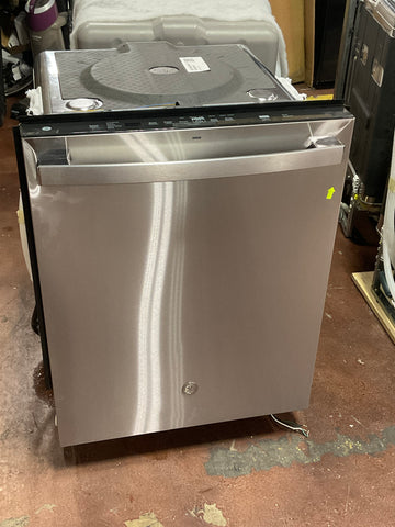 Dishwasher of model GDT650SYVFS. Image # 1: GE® ENERGY STAR® FINGERPRINT RESISTANT TOP CONTROL WITH STAINLESS STEEL INTERIOR DISHWASHER WITH SANITIZE CYCLE