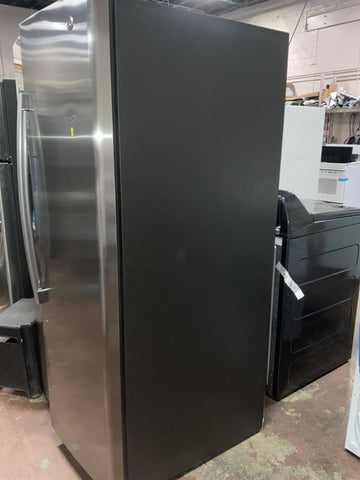 Refrigerator of model GSS25GYPFS. Image # 5: GE® 25.3 Cu. Ft. Side-By-Side Refrigerator