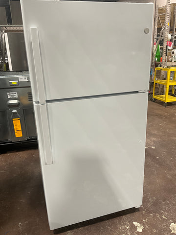 Refrigerator of model GTS22KGNRWW. Image # 1: GE® 21.9 Cu. Ft. Top-Freezer Refrigerator