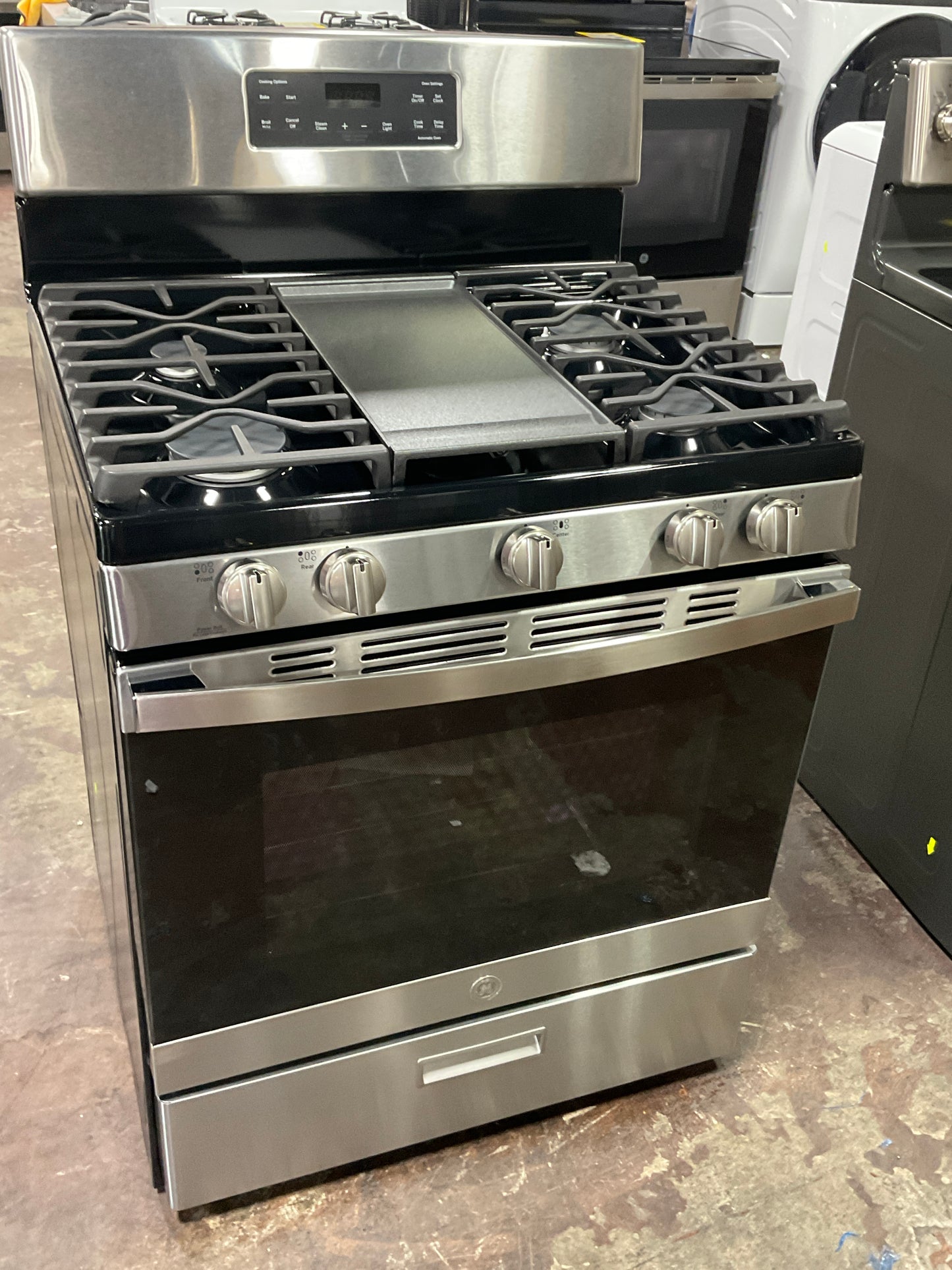 Front view, oven-door closed