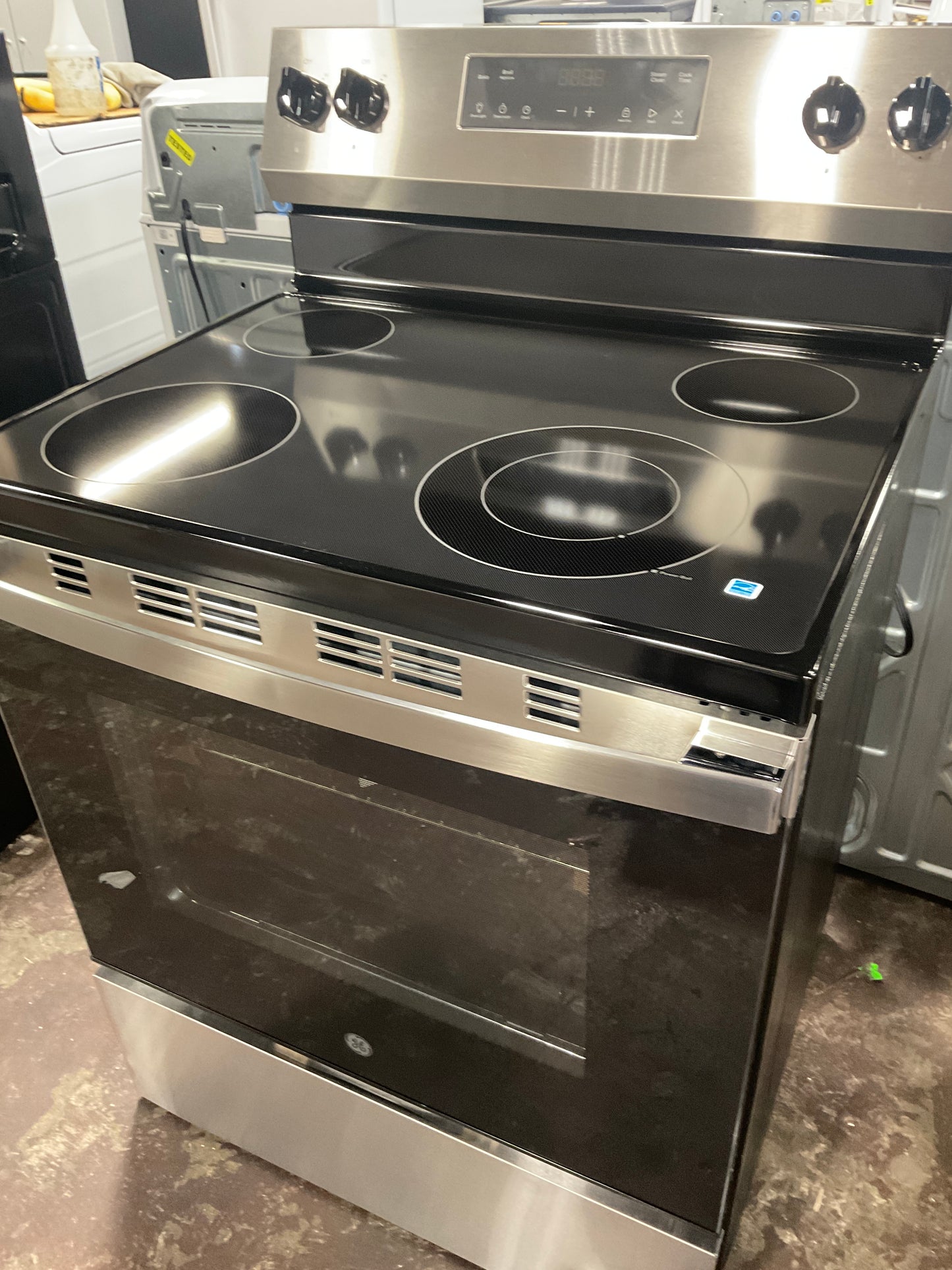 Front view, oven-door closed