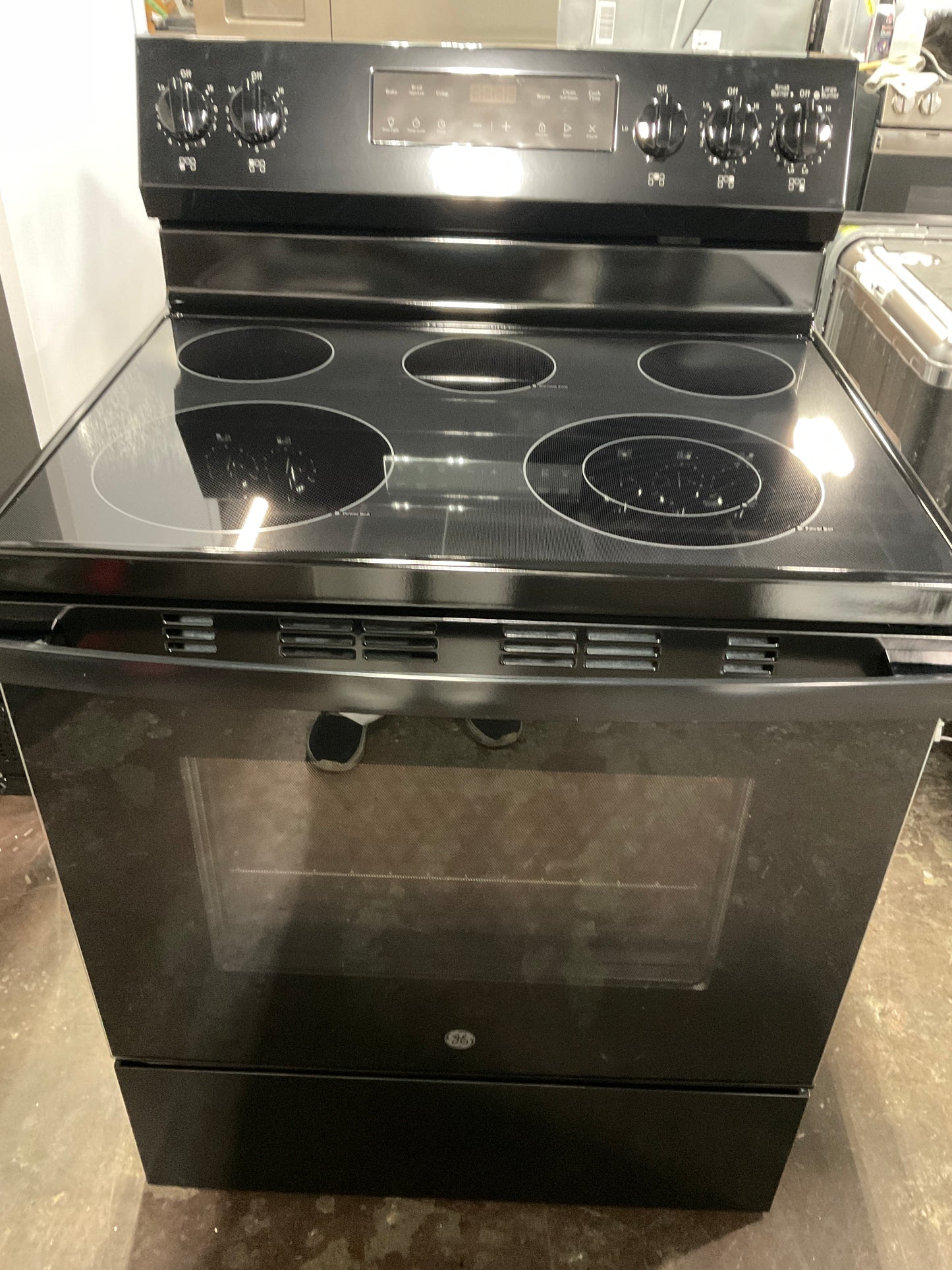 Front view, oven-door closed