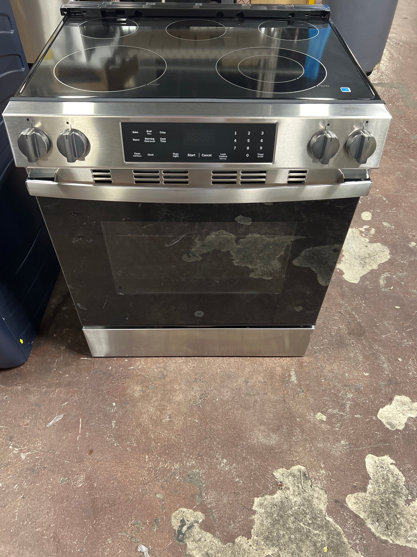 Front view, oven-door closed