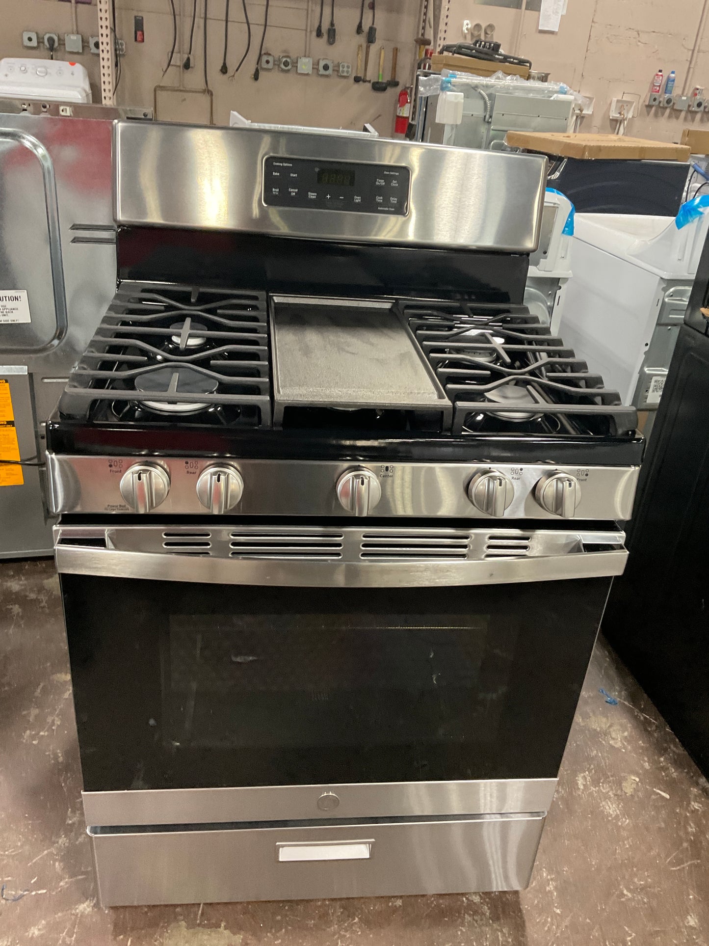 Front view, oven-door closed