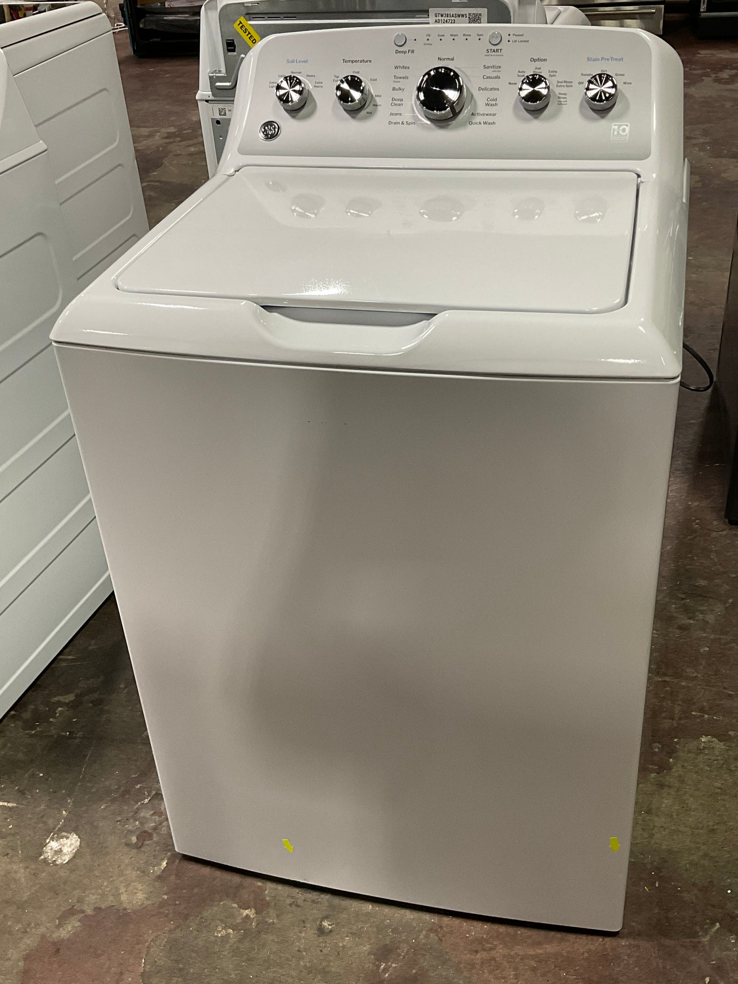 Front view, door closed