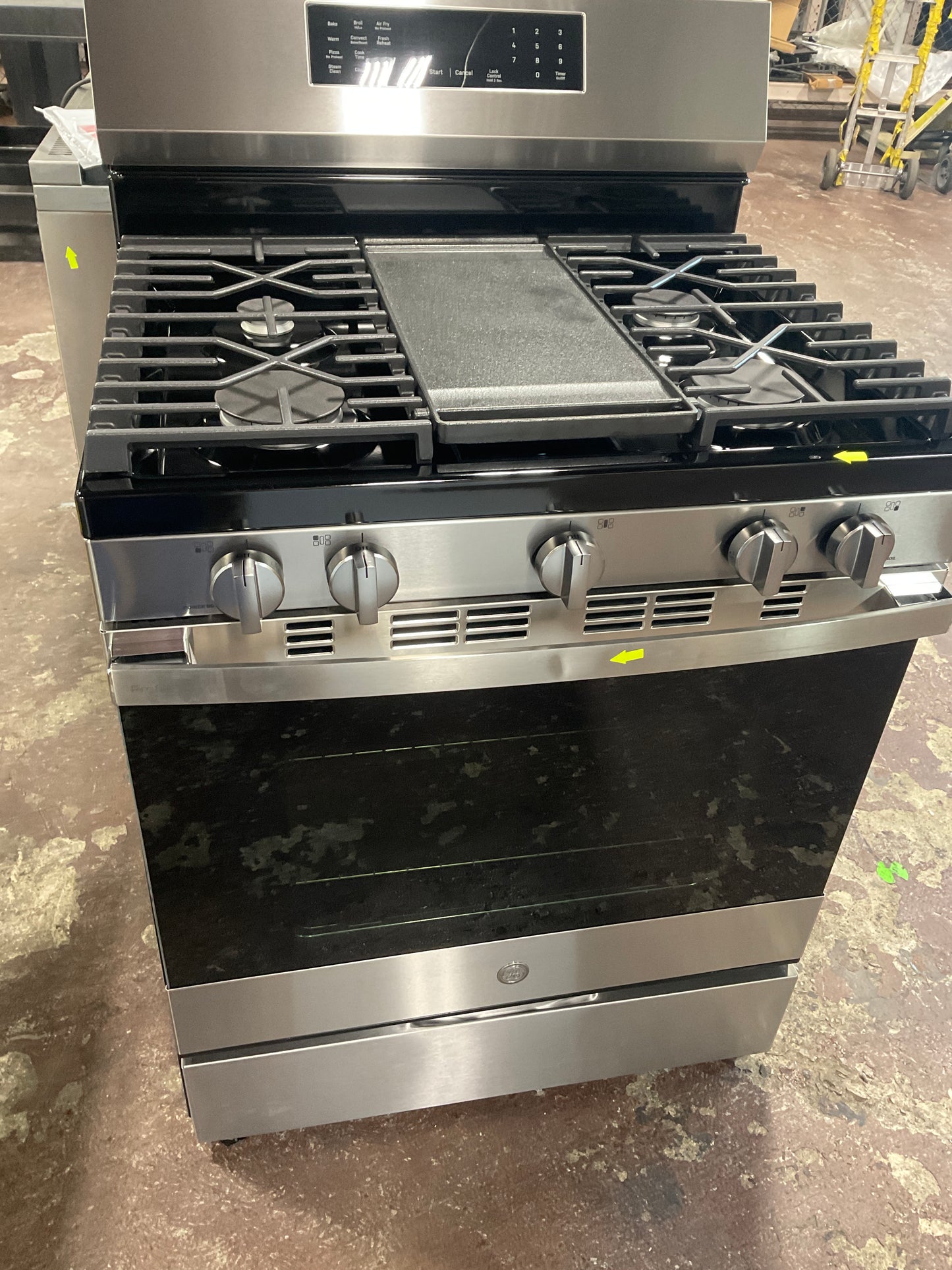 Front view, oven-door closed