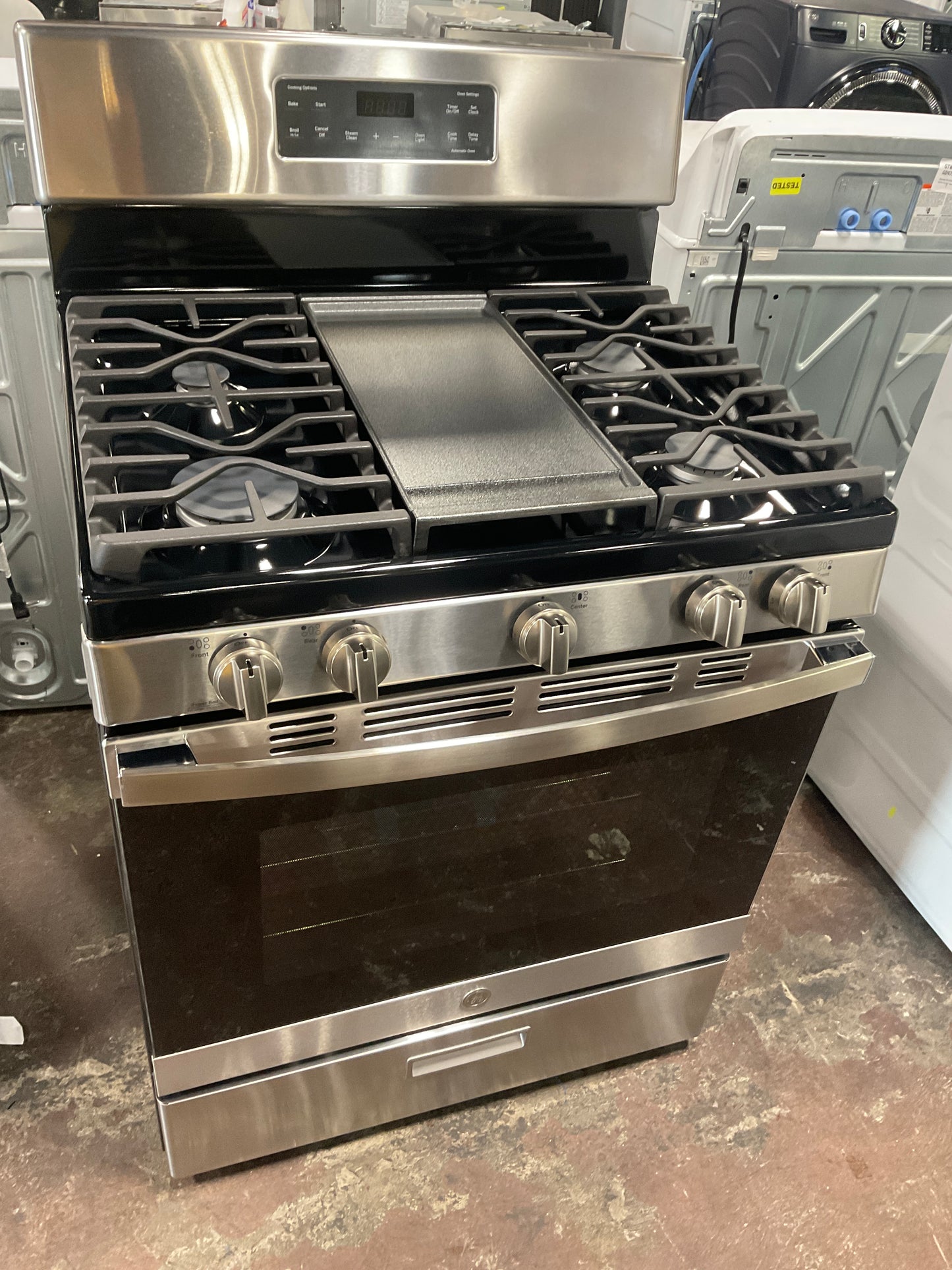 Front view, oven-door closed