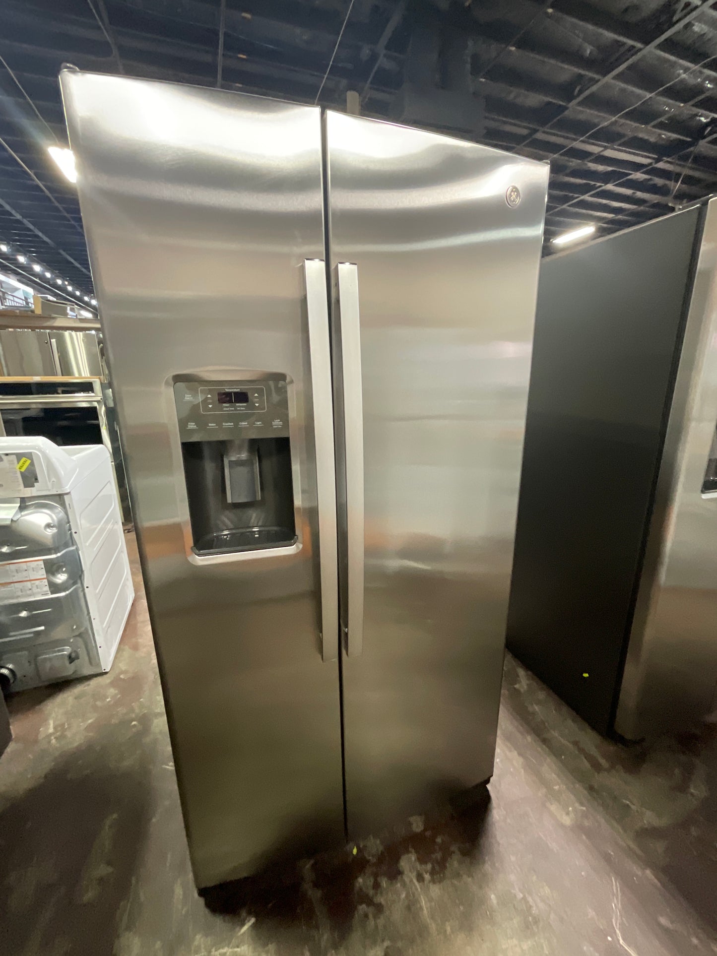 Front view, door closed