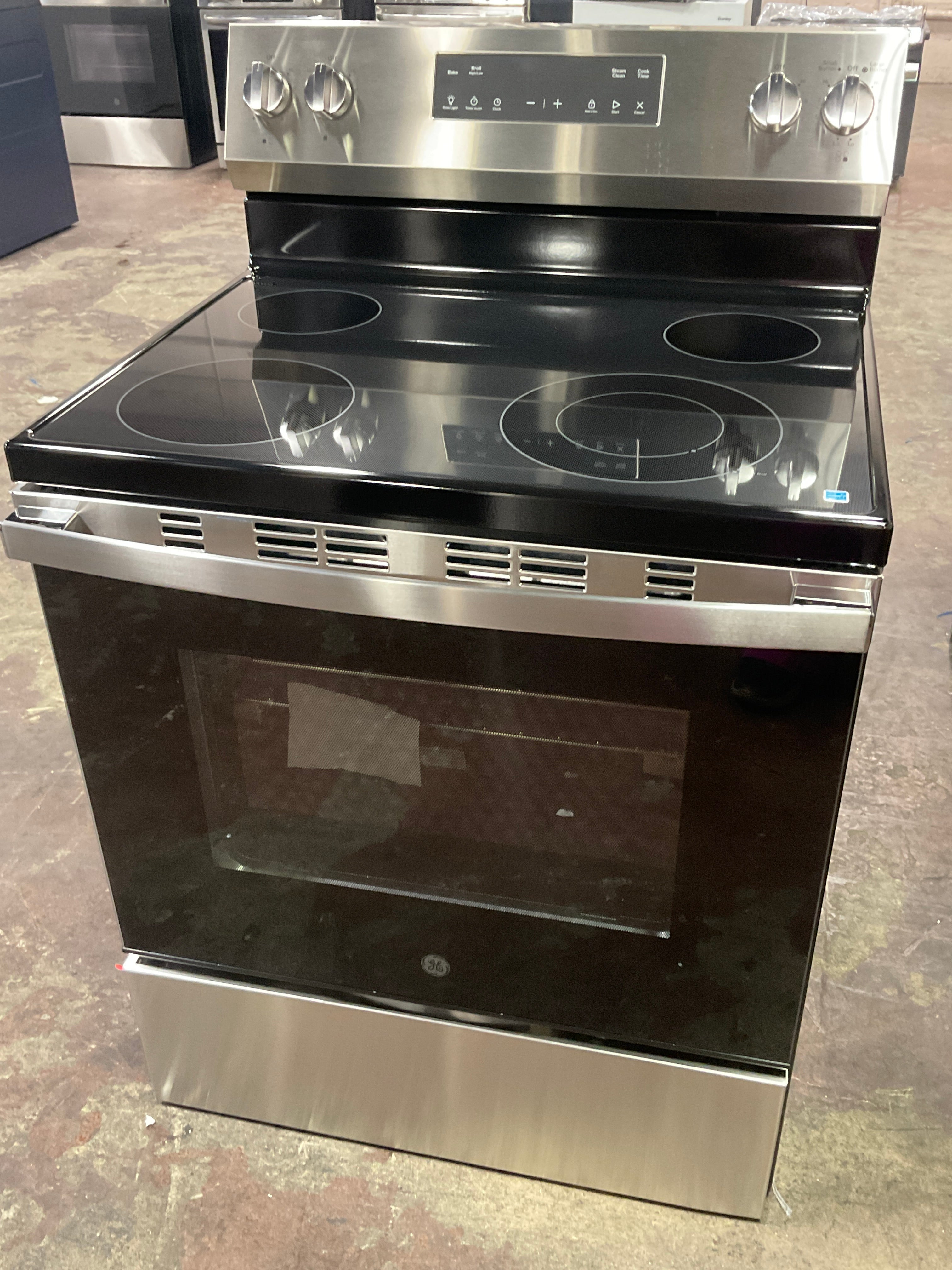 Front view, oven-door closed