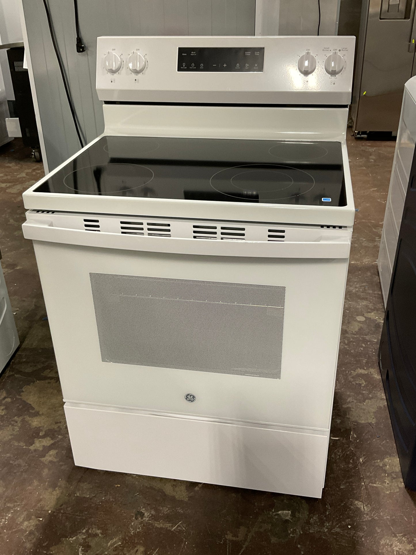 Front view, oven-door closed