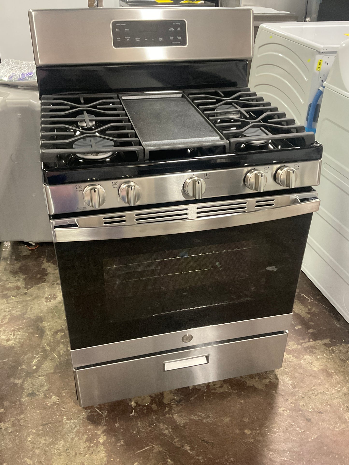 Front view, oven-door closed
