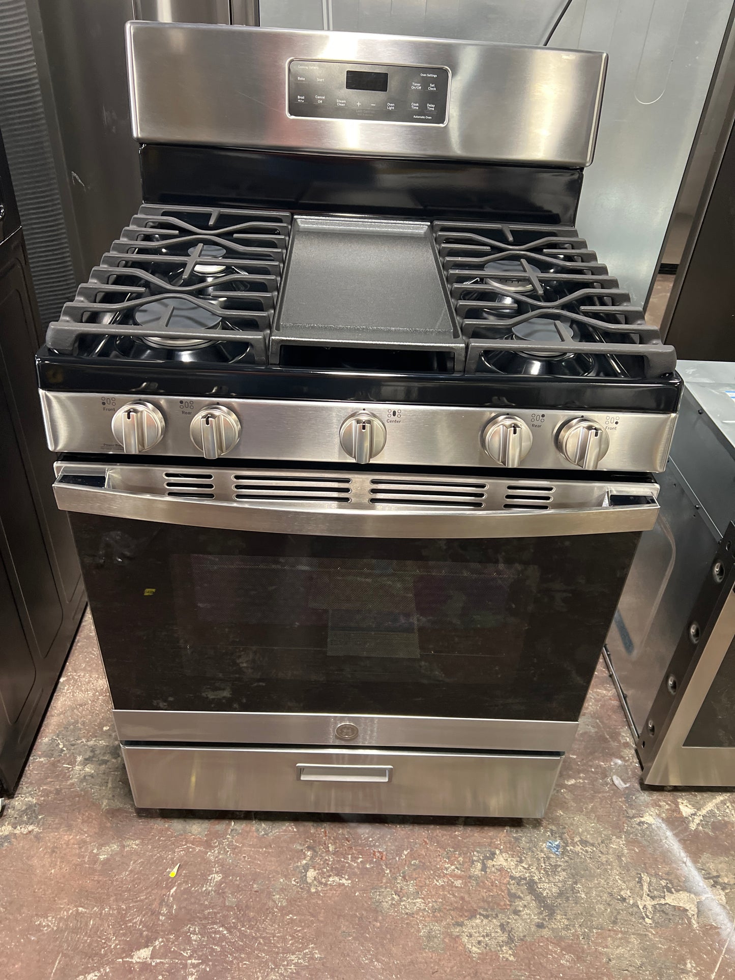 Front view, oven-door closed