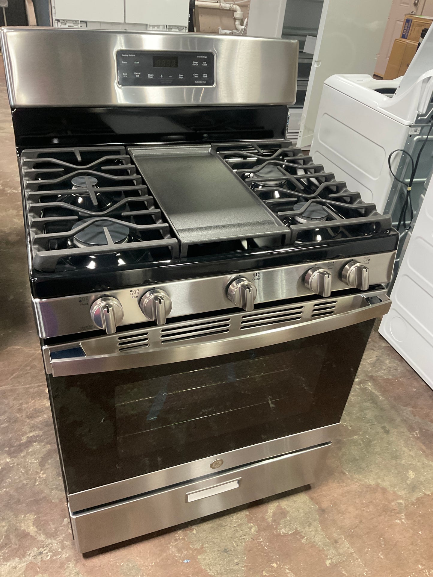 Front view, oven-door closed