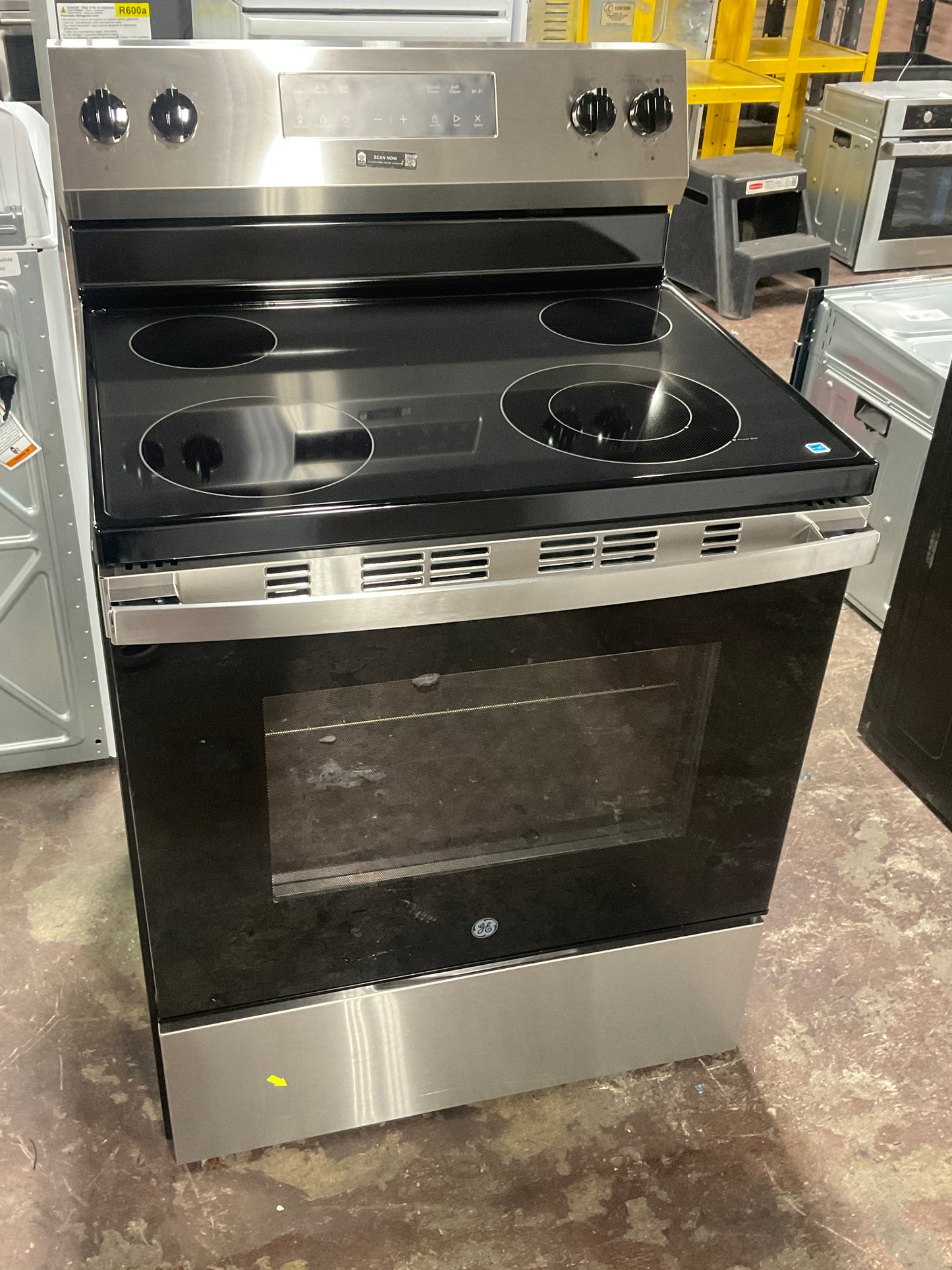 Front view, oven-door closed