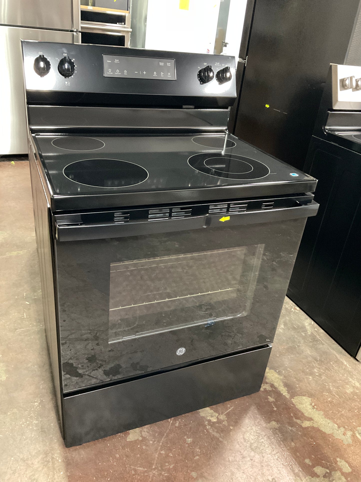 Front view, oven-door closed