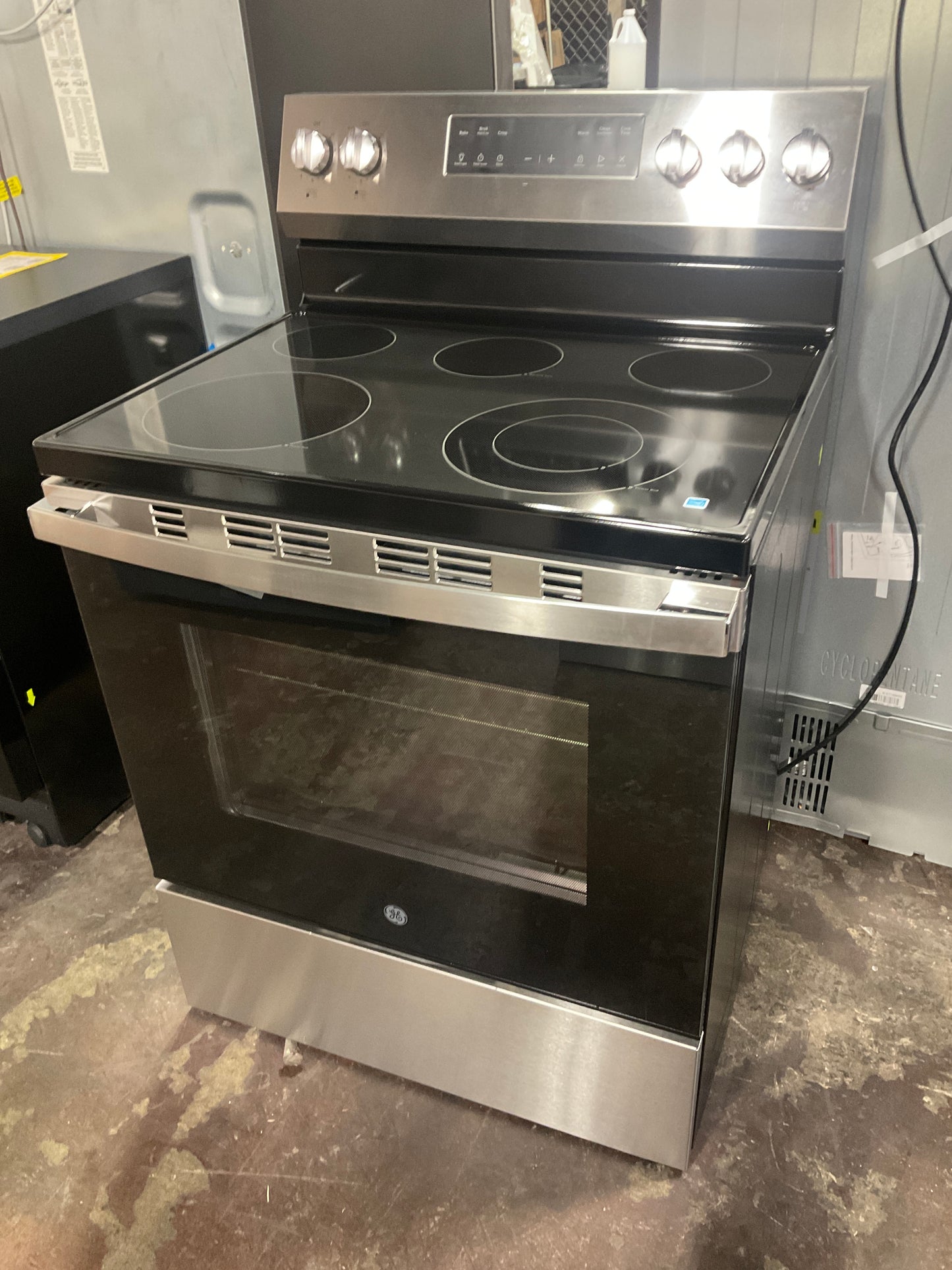 Front view, oven-door closed