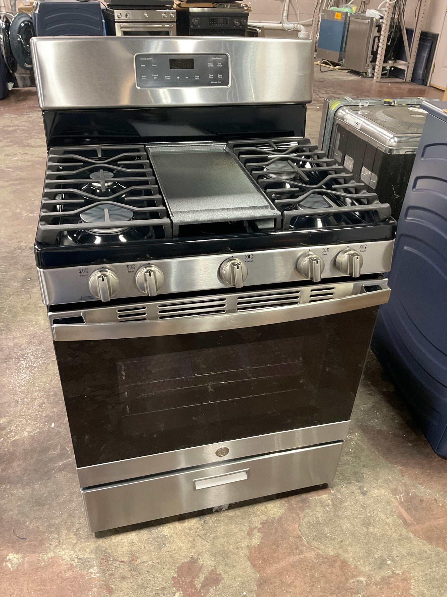Front view, oven-door closed
