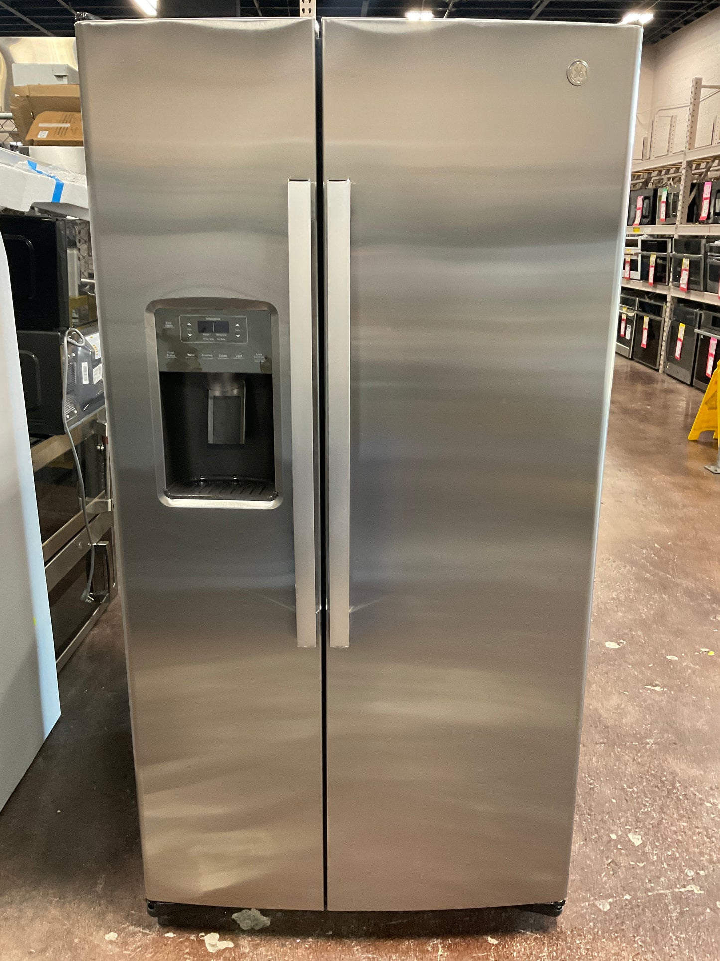 Front view, door closed