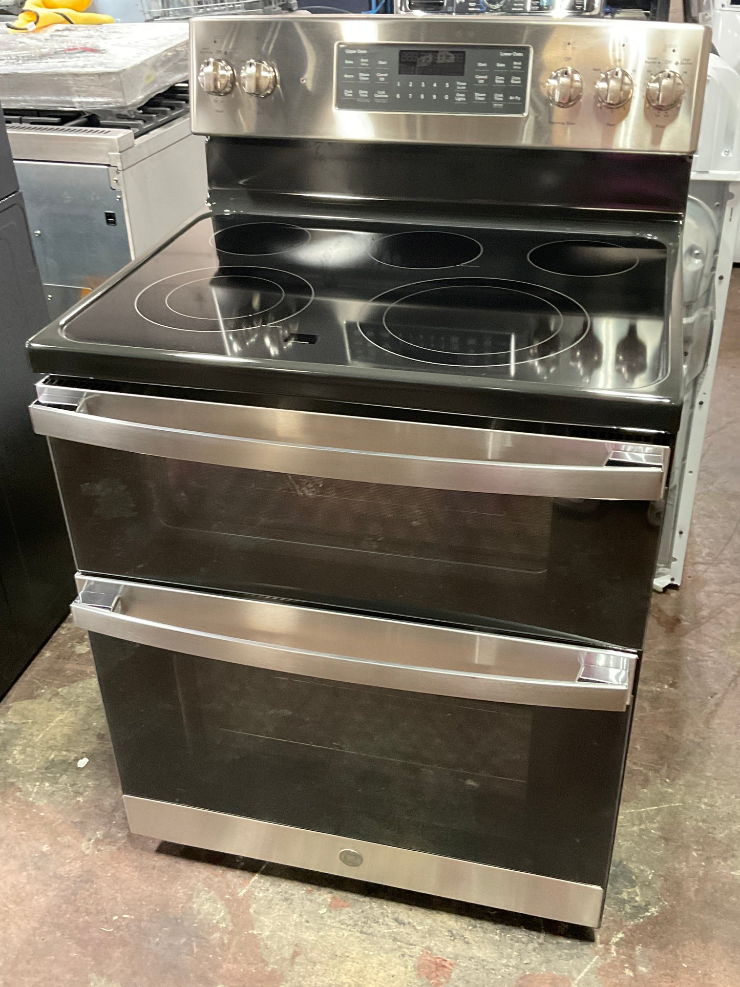 Front view, oven-door closed