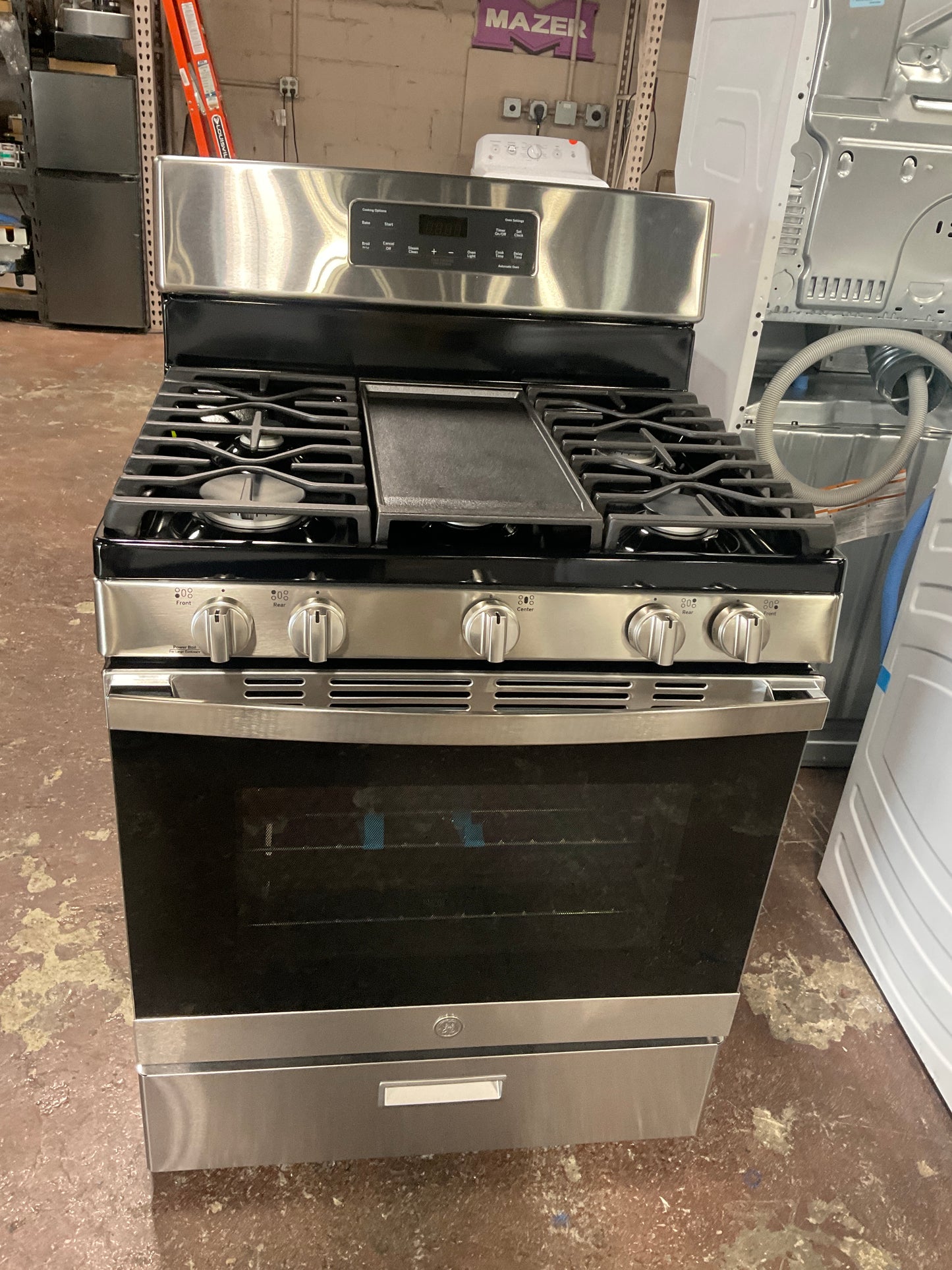Front view, oven-door closed