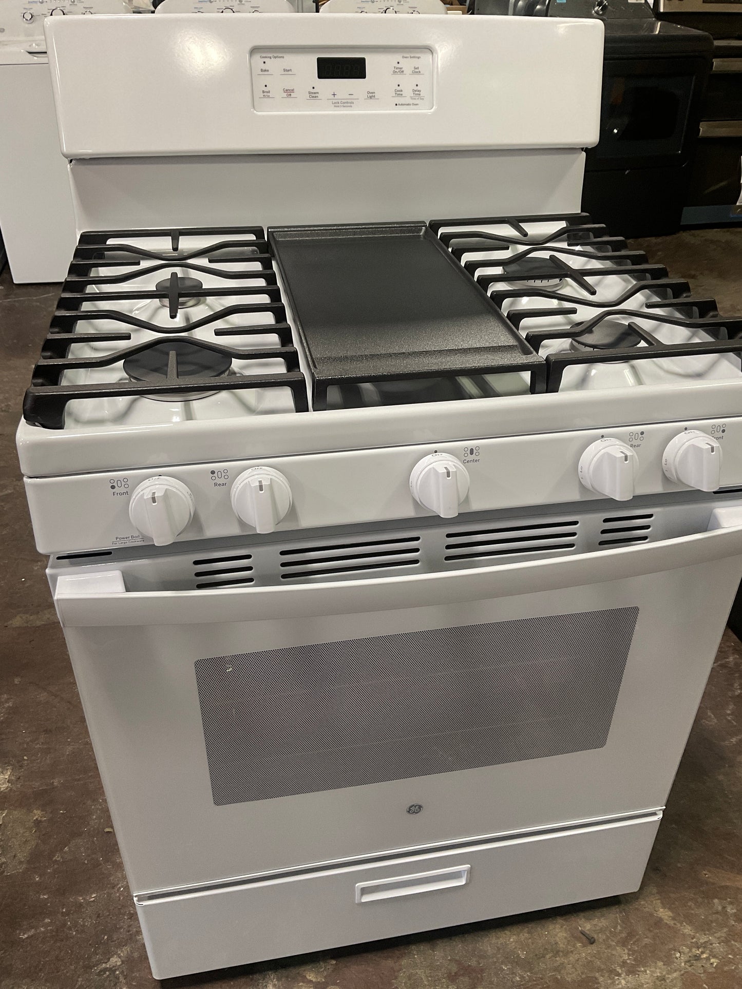 Front view, oven-door closed