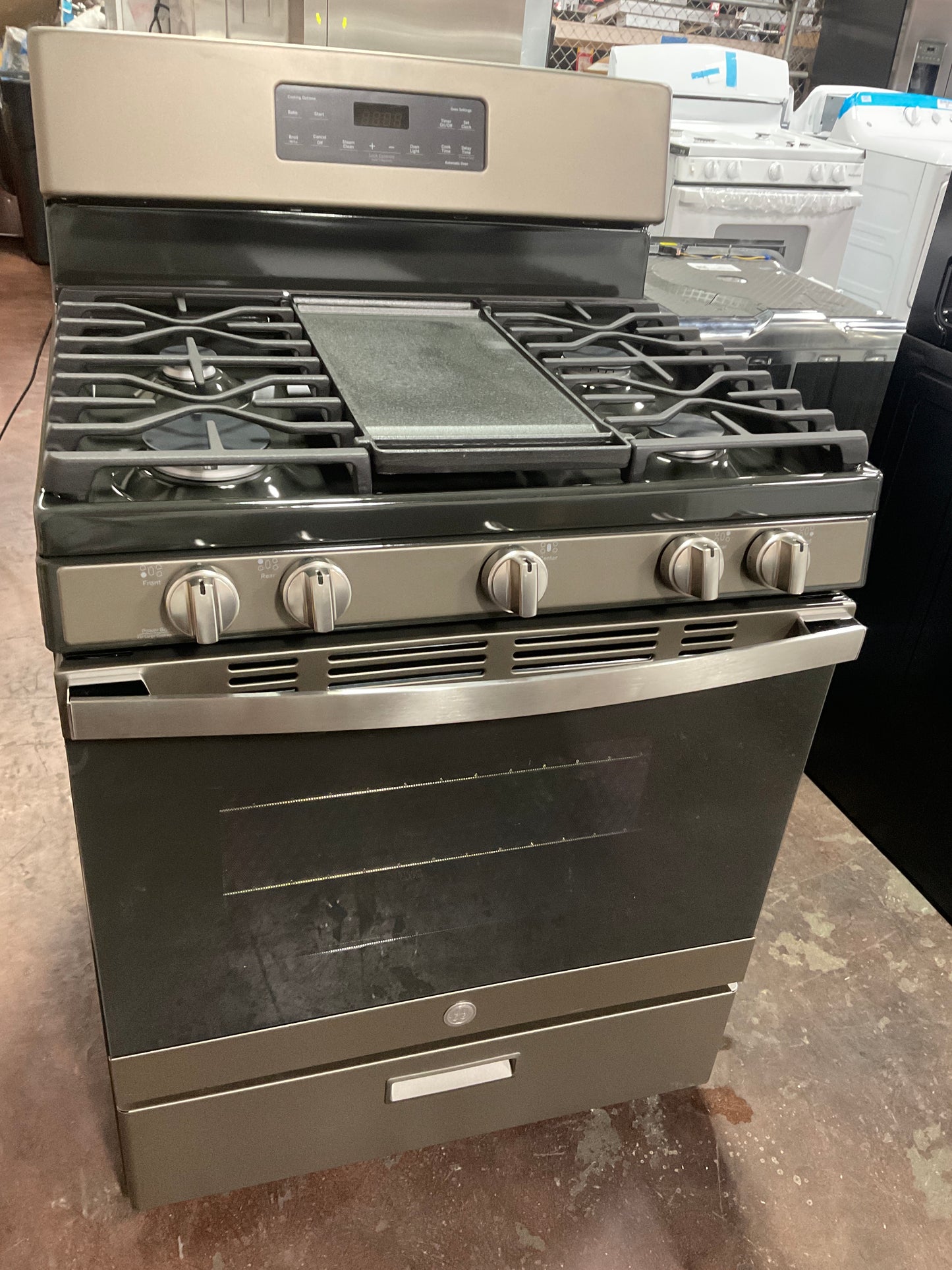 Front view, oven-door closed