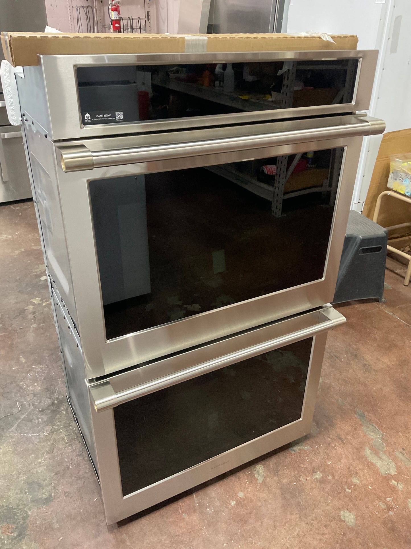 Front view, door closed