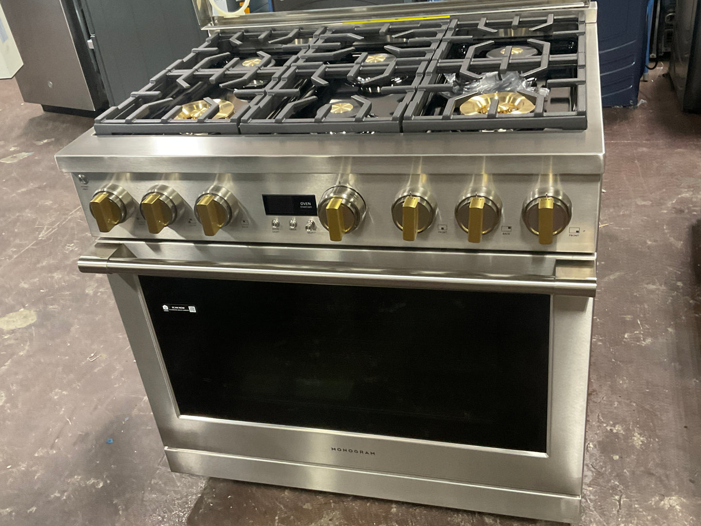 Front view, oven-door closed