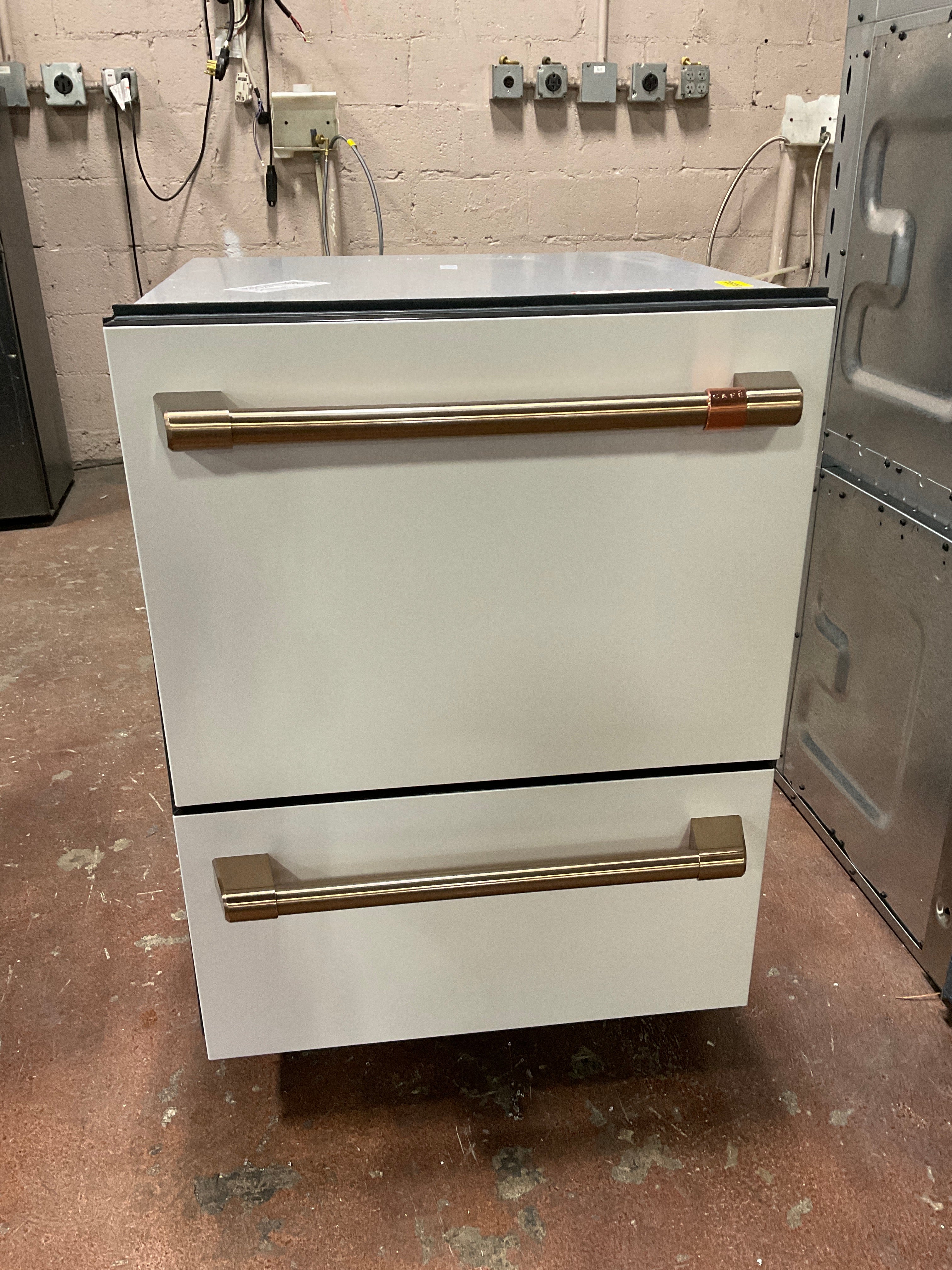 Front view, doors closed