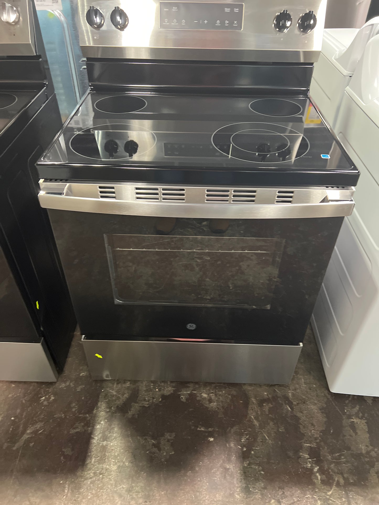 Front view, oven-door closed