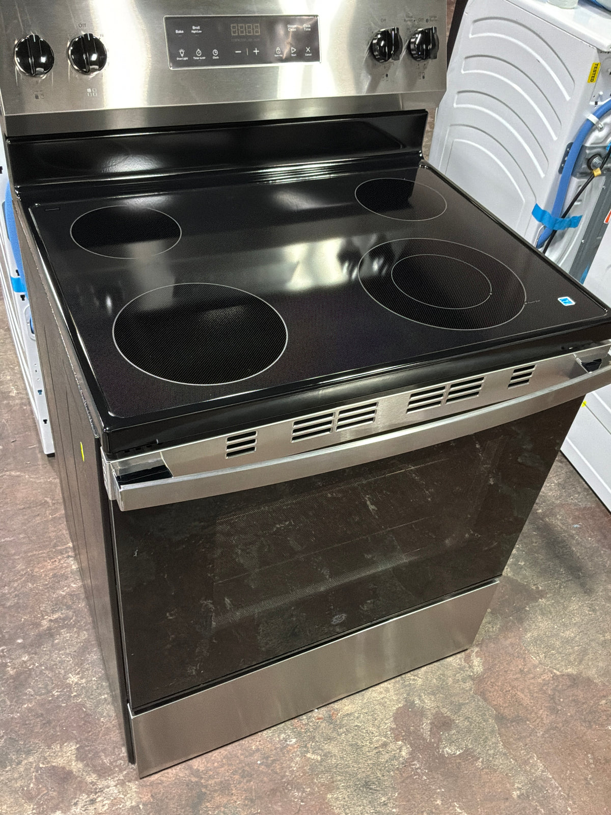 Front view, oven-door closed