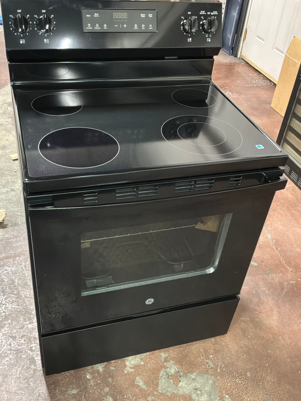 Front view, oven-door closed