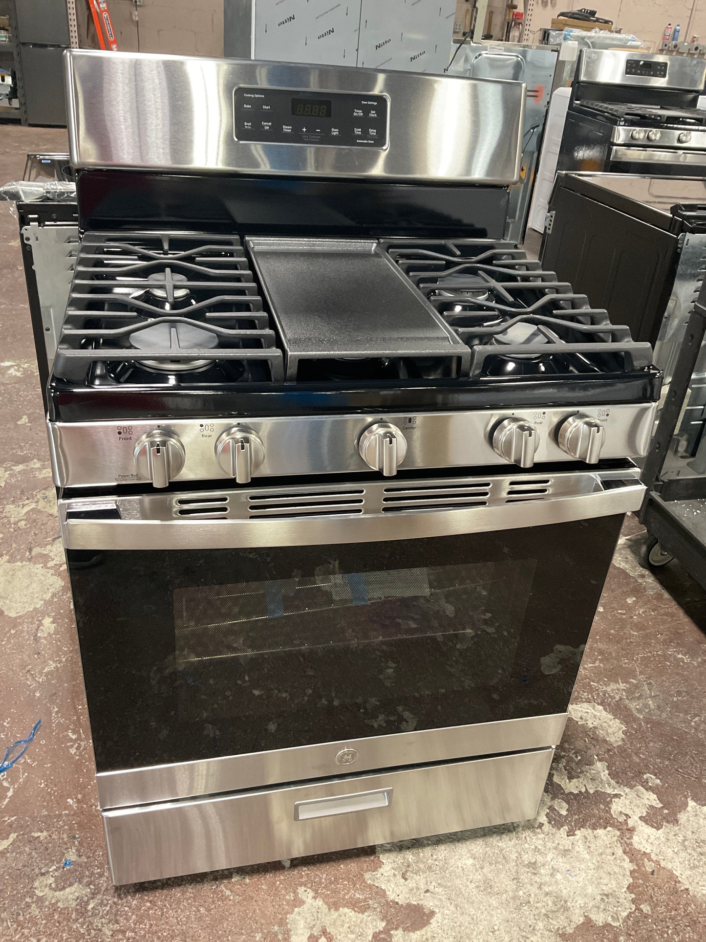 Front view, oven-door closed