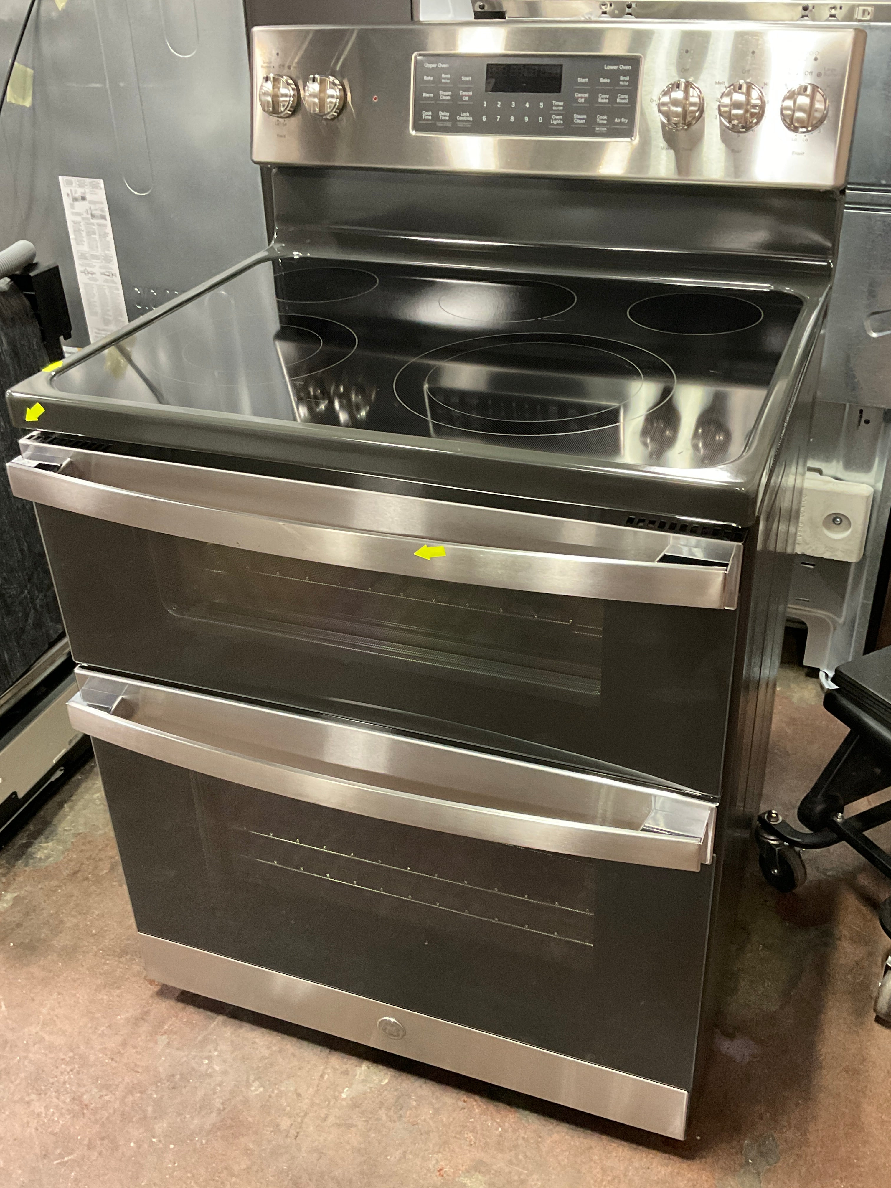 Front view, oven-door closed