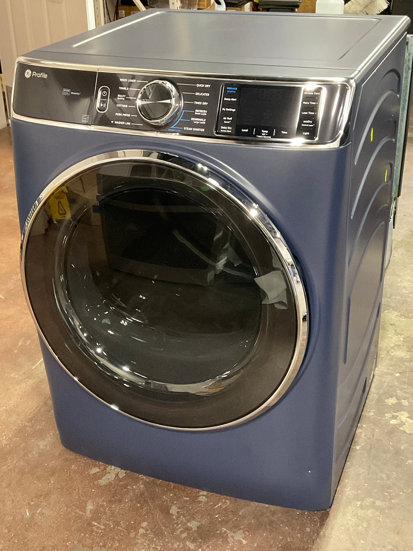 Front view, door closed