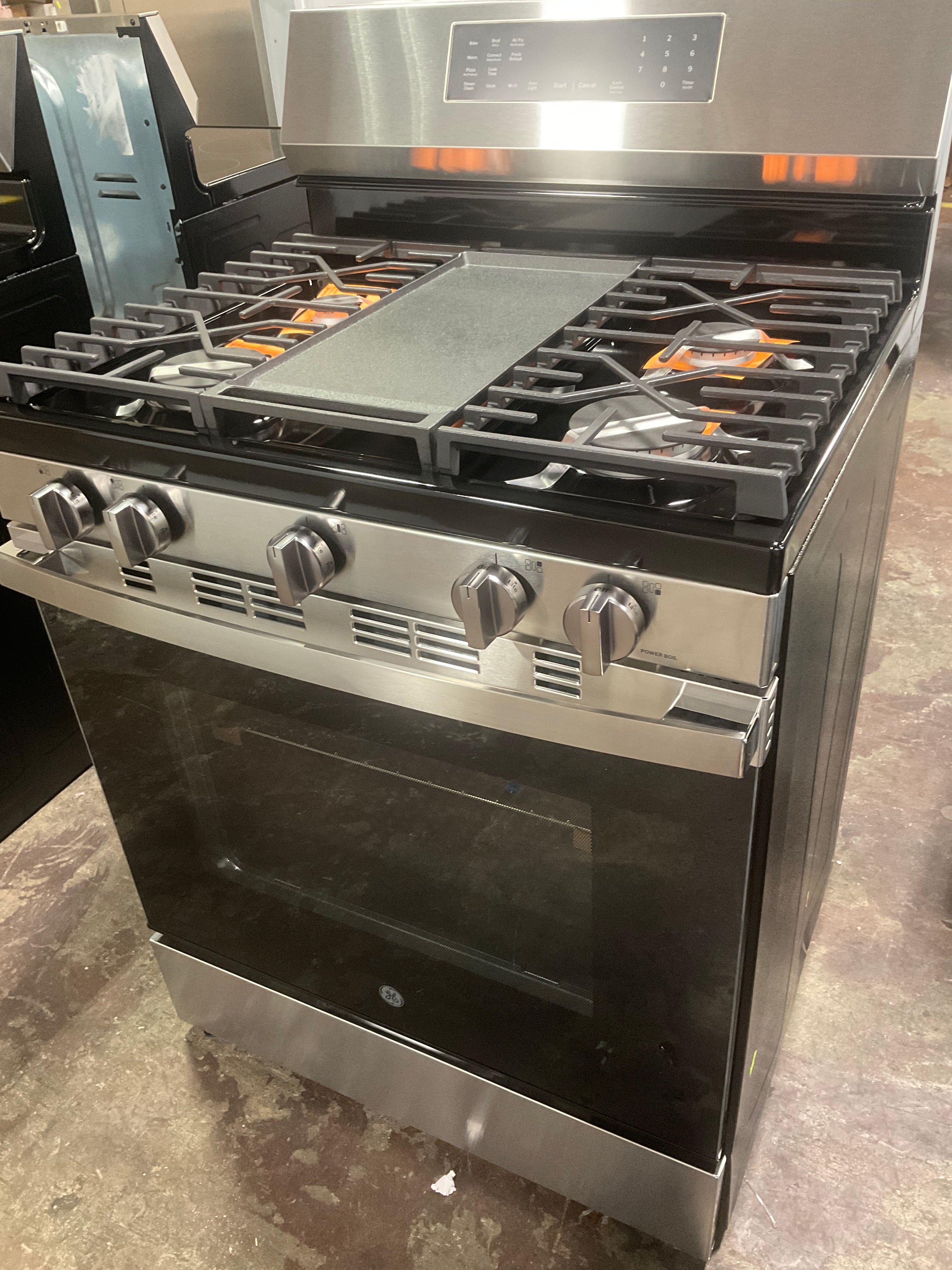 Front view, oven-door closed