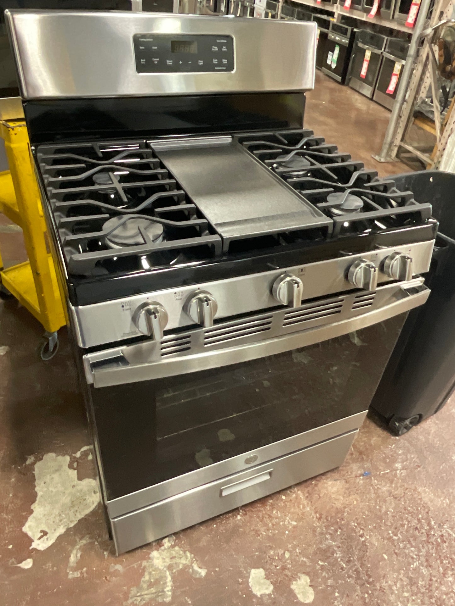 Front view, oven-door closed